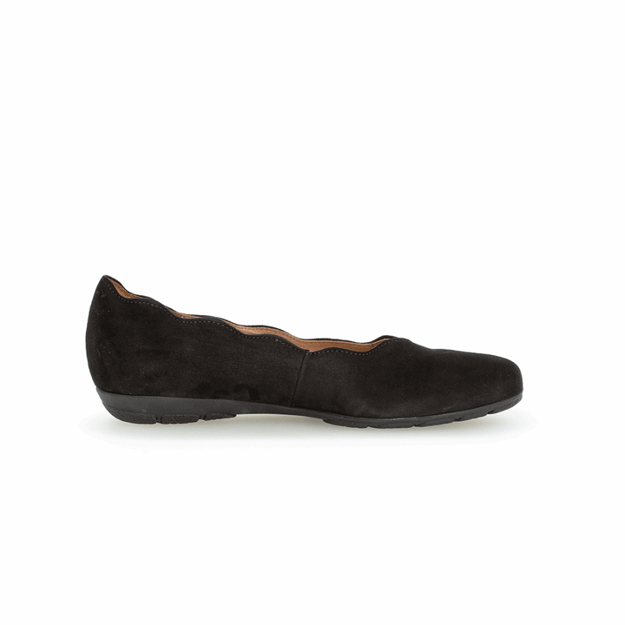 Gabor Svart Scalloped Balletflat