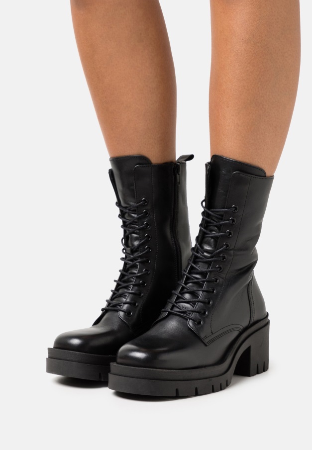 Gabor Ankelstøvletter Med Snøre Konjakk