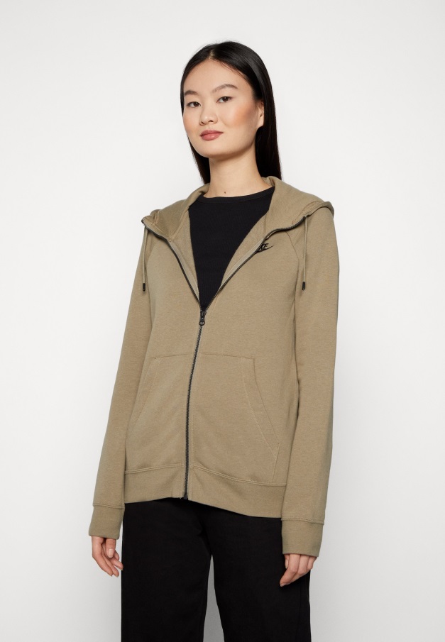 Aquamarin Gabor Trenere