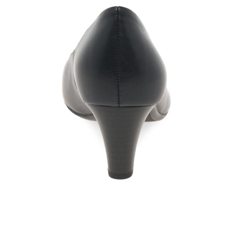 Gabor Nesta I I Kvinners Domstol Sko Hav