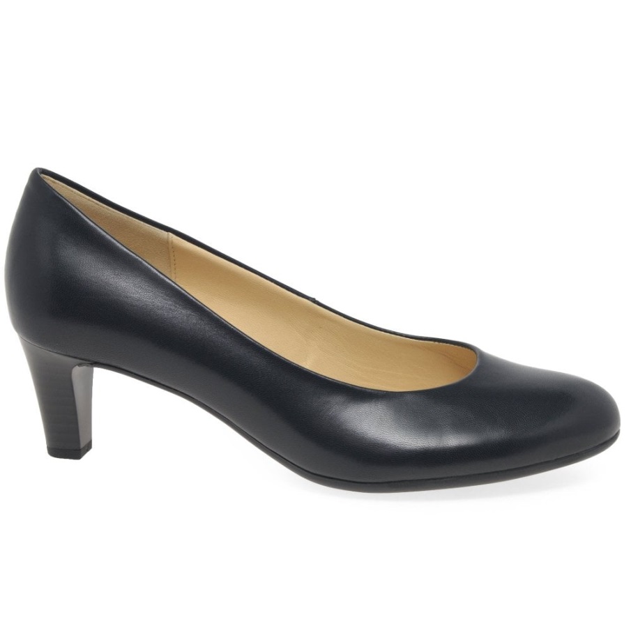 Gabor Nesta I I Kvinners Domstol Sko Hav